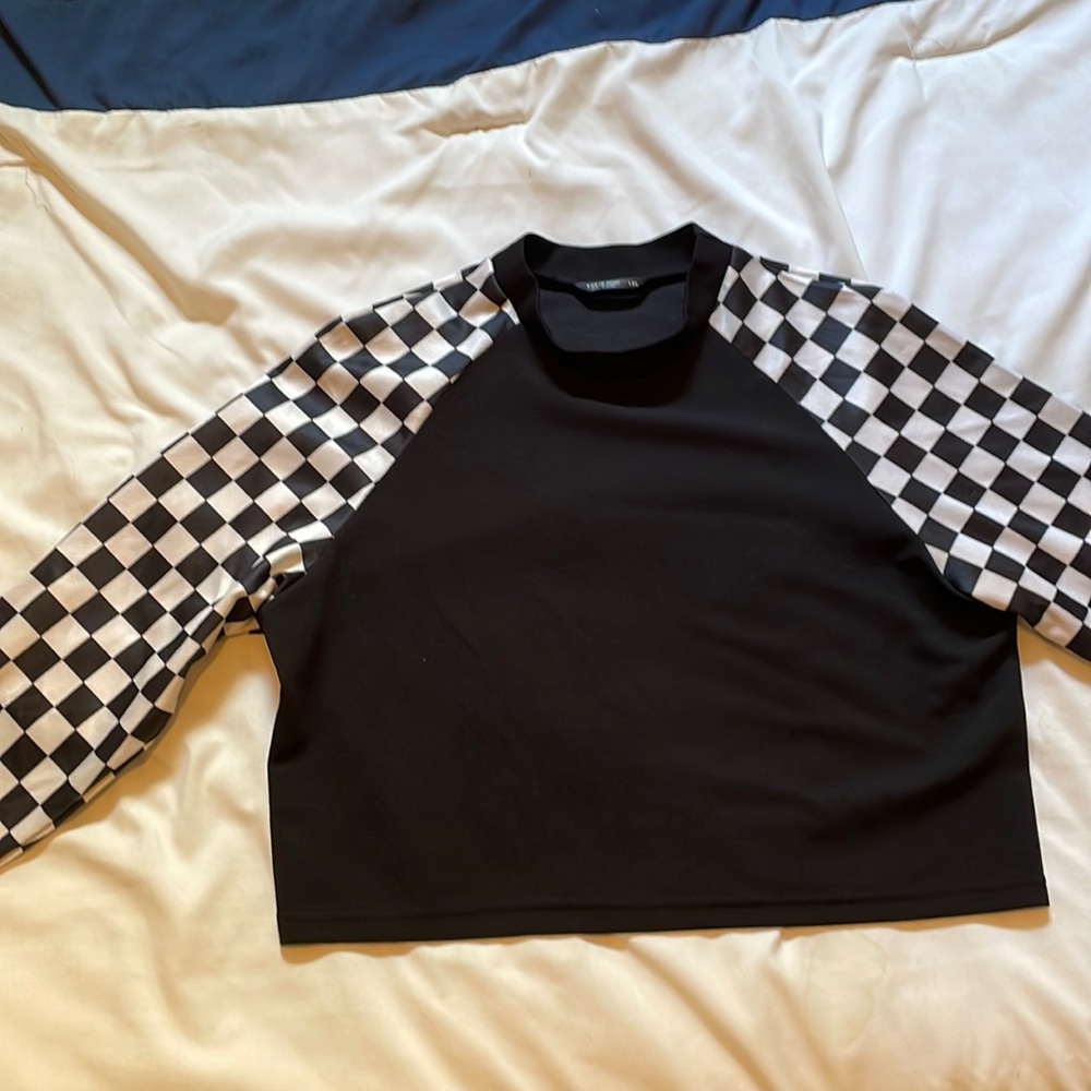 ‘80 style black/white top